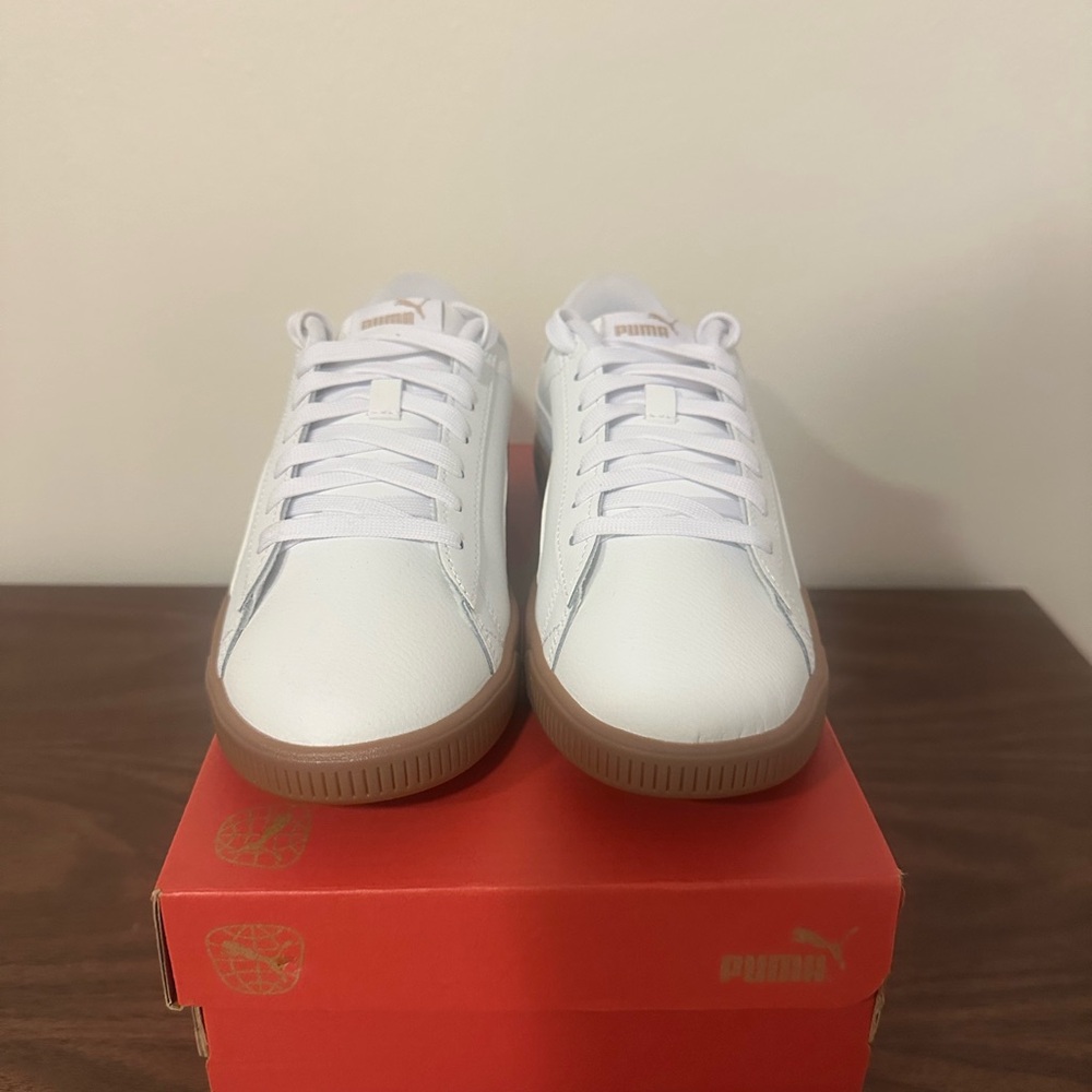 NWT Women’s White and Gold  Vikki v3 Puma Size 9.5